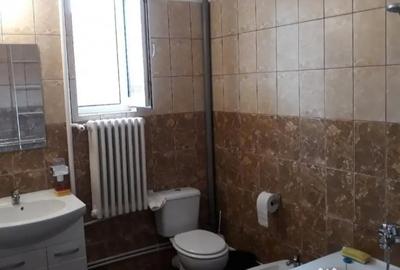 Casă cu 6 camere cu Teren 245 Mp în Central - 3