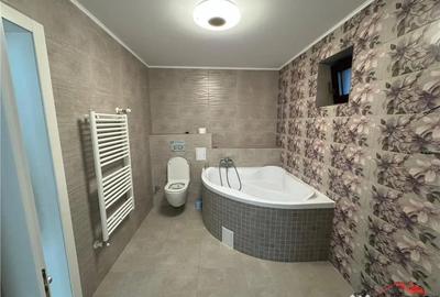 Casă cu 9 camere cu Teren 1134 Mp în Golești - 1