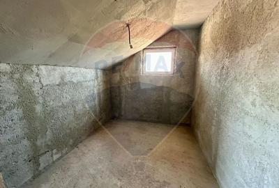 Casă  de vanzare la gri cu 4 camere,teren 552mp in Les - 5