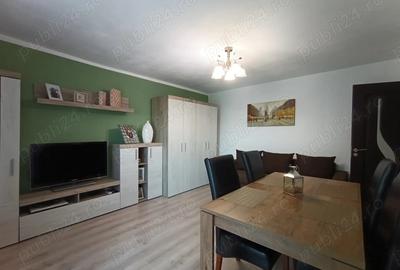 Vand apartament decomandat cu 3 camere, micro 16. - 1