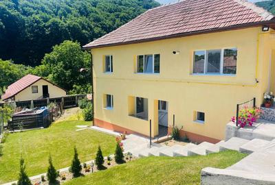 Casă cu 4 camere în Central - 2