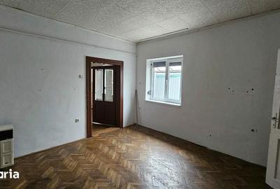 Casă cu 3 camere cu Teren 130 Mp în Central - 11