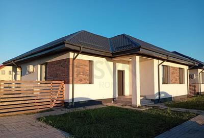 De inchiriat casa parter mobilata si utilata in complex C... - 1