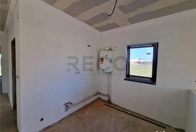 Casă cu 3 camere cu Teren 350 Mp în Borș - 2