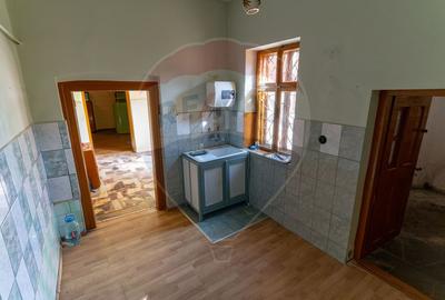 Casă cu 4 camere cu Teren 818 Mp în Central - 3