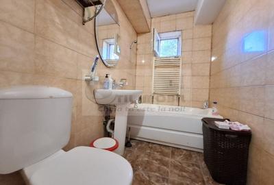 Liber, de vanzare apartament 3 camere Valea Lupului Iasi, baie cu geam - 4