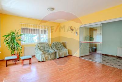 Vila rezidential/ pensiune/ gradina de vis/sera/ panouri/ Sanpetru! Vila rezidential/ pensiune/ gradina de vis/sera/ panouri/ Sanpetru! - 5