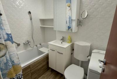 Apartament cu 3 camere semidecomandat, mobilat în Ștefan cel Mare