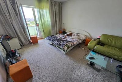 Zimbru- Apartament cu 1 camera decomandat mobilat