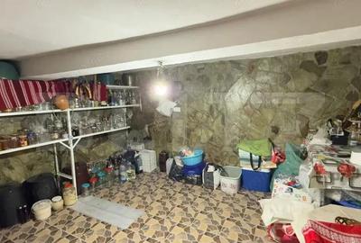 Casă cu 9 camere cu Teren 1860 Mp în Central - 1