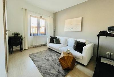 Rezidenta pe linie eleganta, living 25 mp,semineu,panouri fotovoltaice 3KW, cent - 4