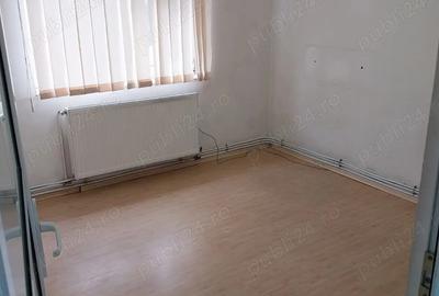 Apartament 3 camere, Parter, str Vasile Parvan, Barlad - 1