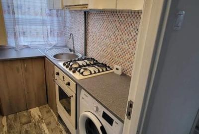 Apartament cu 3 camere decomandat în Făcăi