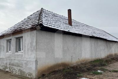 Casă cu 4 camere cu Teren 1512 Mp în Tisa - 1