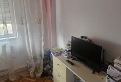 Apartament cu 3 camere semidecomandat în Broșteni - 7