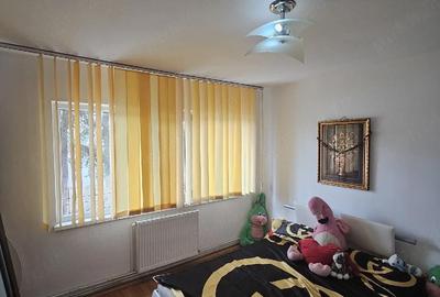 Apartament cu 3 camere semidecomandat în Central - 2