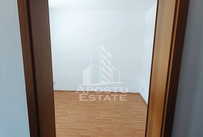 Casă cu 5 camere cu Teren 400 Mp în Girocului