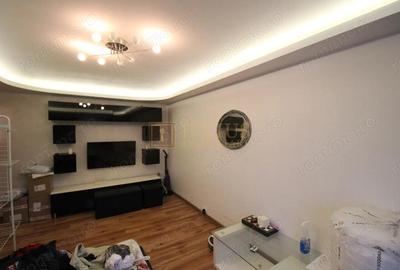 Apartament cu 3 camere decomandat în Lipovei