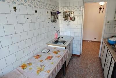 Apartament cu 3 camere semidecomandat în Berceni - 9