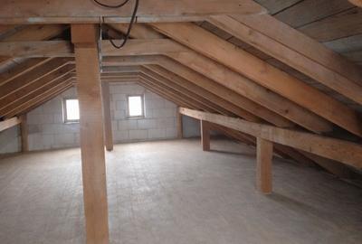 Casă individuală cu 5 camere cu Teren 553 Mp în Stupini - 12