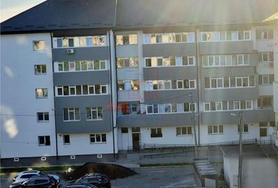 Apartament cu 3 camere decomandat în Ciurea