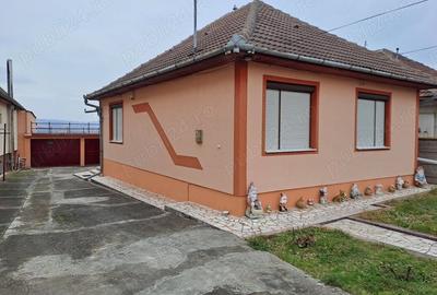 Casă cu 5 camere în Hunedoara - 1