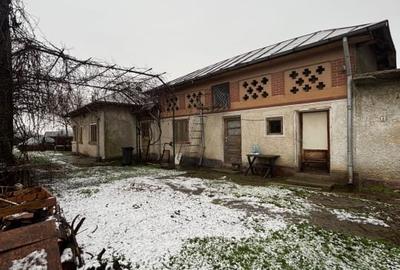 Casă de vânzare cu teren 1350mp + teren extravilan 33750 mp - 1