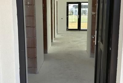 Casă cu 4 camere cu Teren 553 Mp în Sântandrei