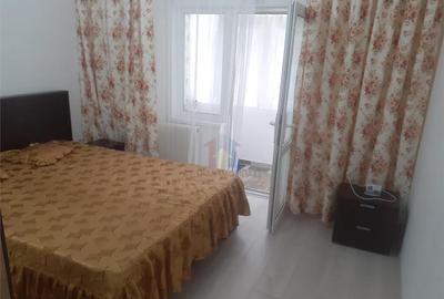 Apartament cu 3 camere decomandat în Independenței