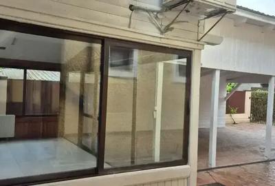 Spațiu comercial, de 300 mp, în Central - 3