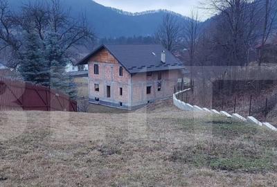 Casă cu 5 camere cu Teren 1615 Mp în Central - 3