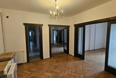 Apartament 4 camere zona P-ta Universitatii, Complet Renovat-Nemobilat - 2