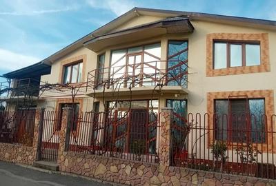 Casă cu Teren 300 Mp în Central