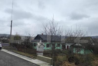 Casă cu 3 camere cu Teren 3400 Mp în Central - 2