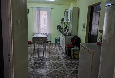 Apartament cu 3 camere decomandat în Central - 1