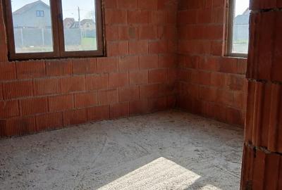 Casă cu 2 camere cu Teren 987 Mp în Peciu Nou - 6