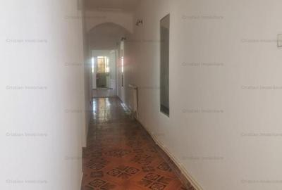 Casă cu 5 camere cu Canalizare în Central - 12