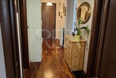 Apartament cu 3 camere semidecomandat în Matei Voievod