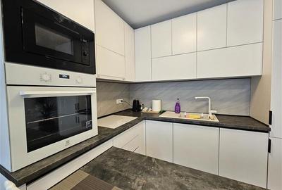 Apartament cu 3 camere decomandat, mobilat în Tractorul - 3