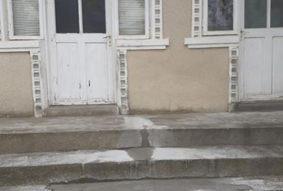 Casă cu 7 camere cu Teren 1700 Mp în Stejaru - 1