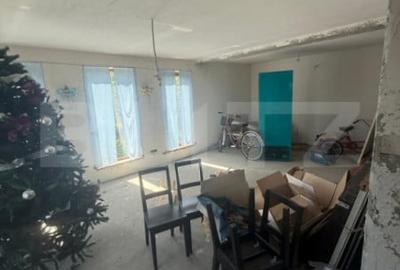 Casă cu 7 camere cu Teren 900 Mp în Central - 1