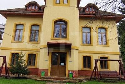 Casa Interbelica de Vanzare in Predeal - 1