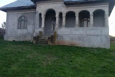 Casă cu 3 camere cu Teren 1106 Mp în Central - 2