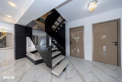 Casă cu 4 camere decomandat în Noua - 9