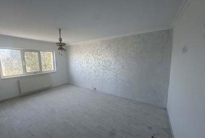 Apartament cu 3 camere decomandat în Micro 14 - 1
