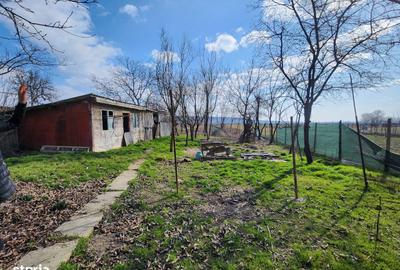 Casă cu 4 camere cu Teren 4395 Mp în Gârleni - 1