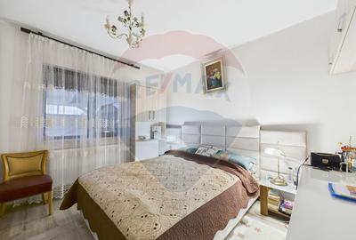 Casă cu 5 camere cu Teren 300 Mp în Central - 9