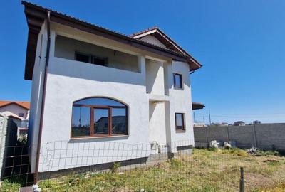 Casă individuală cu 6 camere cu Teren 508 Mp în Sud
