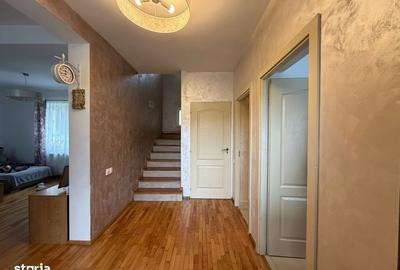 Casă cu 4 camere în Tăuți