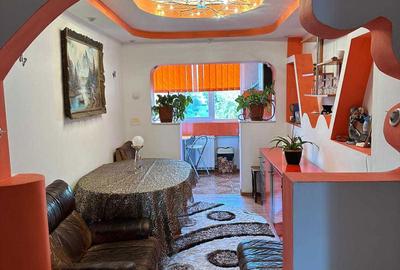 Apartament cu 3 camere decomandat în Debarcader